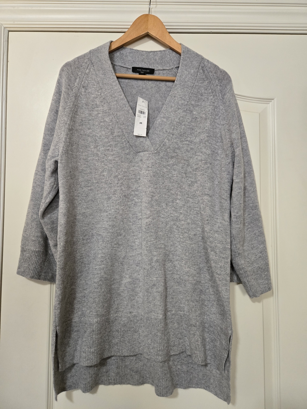 Ann Taylor Light Gray V-Neck Tunic Sweater Soft And Cozy NWT Wool Blend